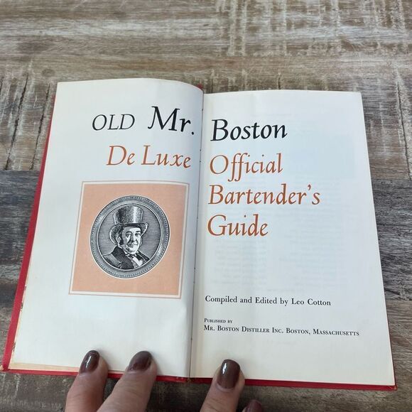Old Mr.Boston Deluxe Official Bartenders Guide - Picture 4 of 5